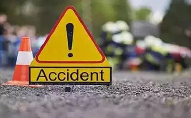 Lorry Collide With Car In Marripadu Mandal Nellore District - Sakshi