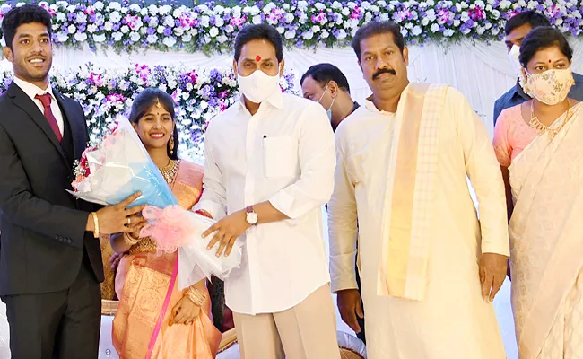 CM YS Jagan Attends IAS Officer K Praveen Son Marriage Reception - Sakshi