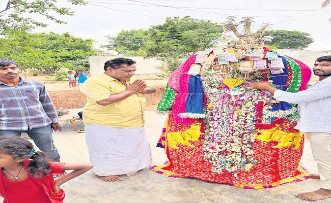 MLC Goreti Venkanna At Muharram Celebration - Sakshi