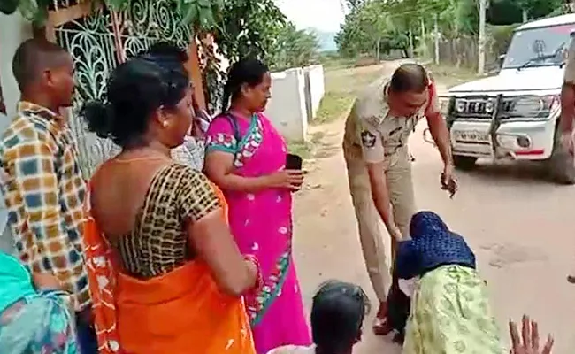 A Family Hold Protest At The Police Station For Justice In AP - Sakshi