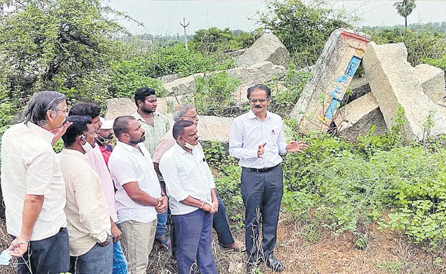 Telangana Archeology Department Demolish Temple At Nalgonda Suryapet Road - Sakshi