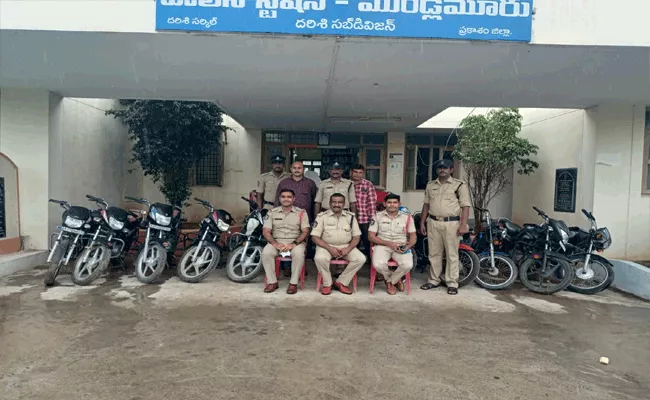 Bike Robbery Thief Arrested By Police In Andhra Pradesh At Ongole - Sakshi