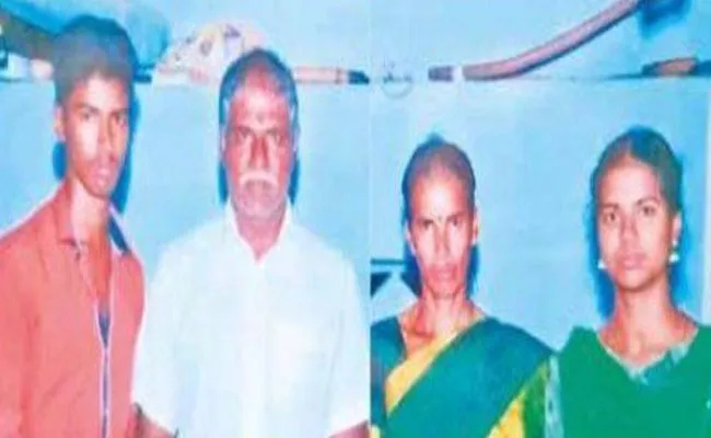 Four People Of Family Burnt And Deceased In Tamil Nadu - Sakshi