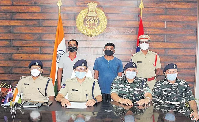 Two Members Of Banned Maoist Surrendered To Police In Kottagudem District - Sakshi