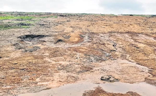 Rallapadu Reservoir Went Into Danger Heavy Water Leakage - Sakshi