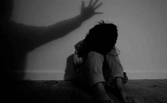 Men Molested Minor Girl In Warangal - Sakshi