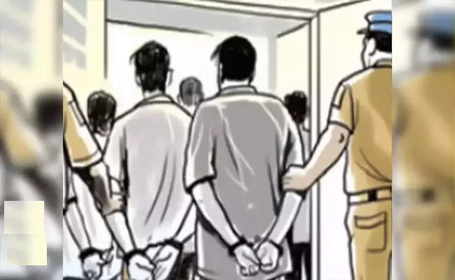 Four Held For Duping Youth With Fake Govt Job Promise In AP At Chittoor - Sakshi