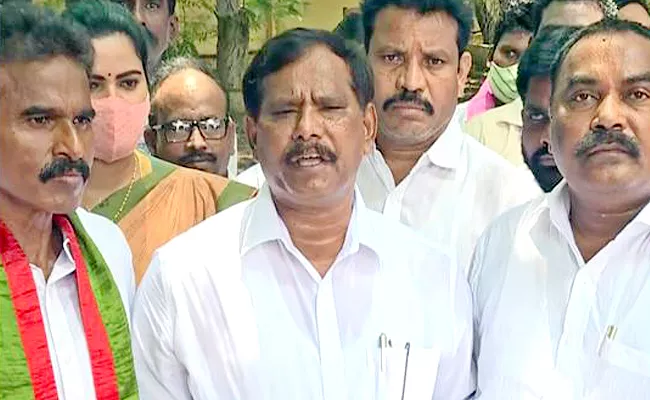 YSRCP Leaders Met National SC Commission To Explain Govt Response On Ramya Case - Sakshi