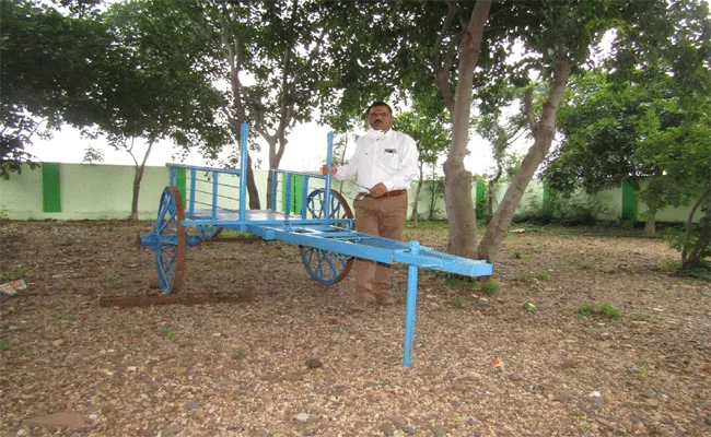 Bullock Cart Ambulance Started In Adilabad agency - Sakshi