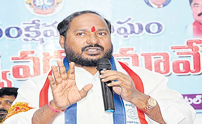 Telangana BC Welfare Committee President Jajula Srinivas Goud Demands Vishwakarma Bandhu - Sakshi