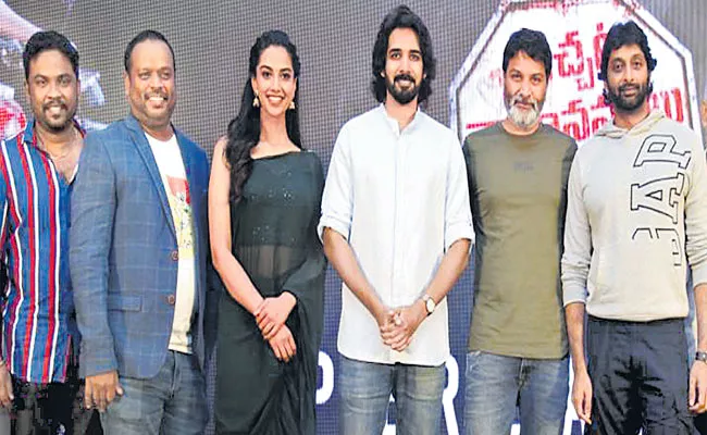 Ichata Vahanamulu Nilupa Radu Pre Release Event Attend By Trivikram - Sakshi