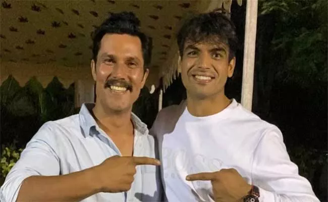 Actor Randeep Hooda Meets Olympic Gold Medalist Neeraj Chopra - Sakshi