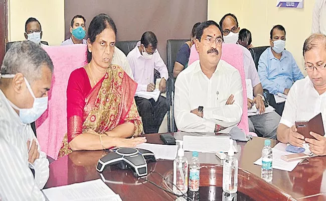 Telangana: Strict Covid Regulations In Educational Institutions - Sakshi