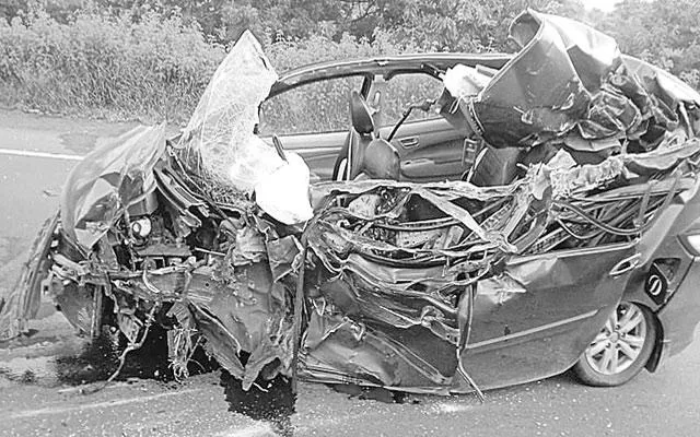 Telangana: Software Employee Deceased In Road Accident Return From Goa - Sakshi