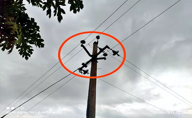 Lighting Bolt Effect On Electric Pole In Adilabad - Sakshi