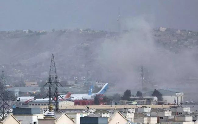 Italian military plane fired at as it left Kabul airport - Sakshi