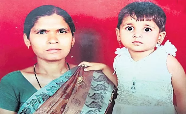 Mother Jumped Into Pond With Her Daughter In Sangareddy District - Sakshi