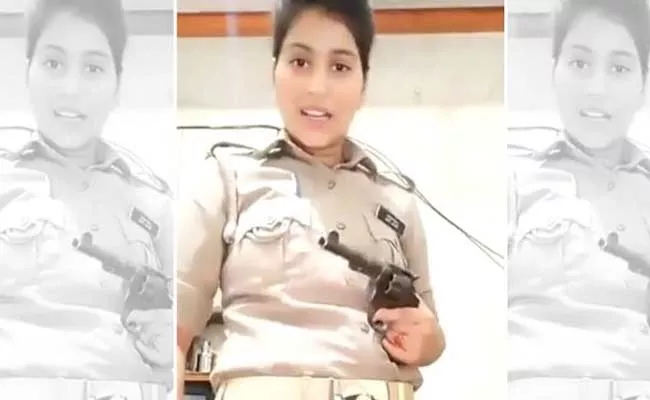 Agra Woman Constable Video In Uniform Lands Her In Trouble - Sakshi