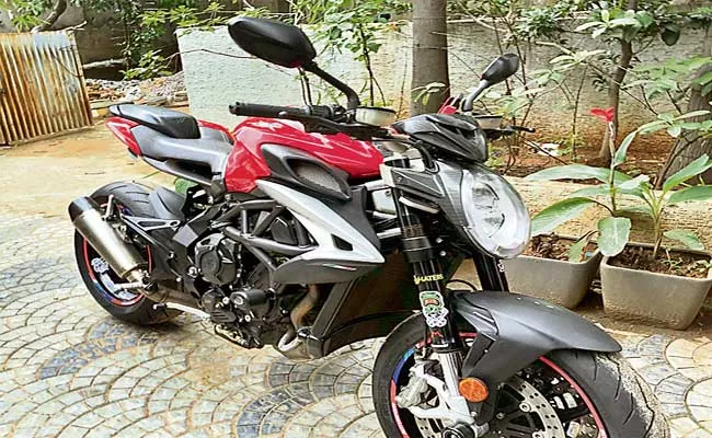 Hyderabad: Sports Bike Seized For Rash Driving And having No Plate - Sakshi