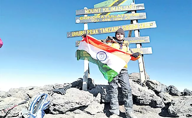 Yaswanth From Mahabubabad  Creates History Climb Mount Kilimanjaro Africa - Sakshi