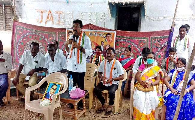 Congress Party District President Kavvampalli Satyanarayana Comments On Rasamayi Balakishan In Karimnagar - Sakshi