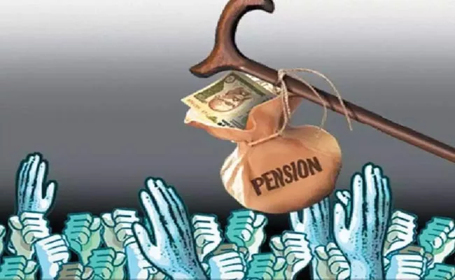 Retired Government Staff Struggling For Pension - Sakshi