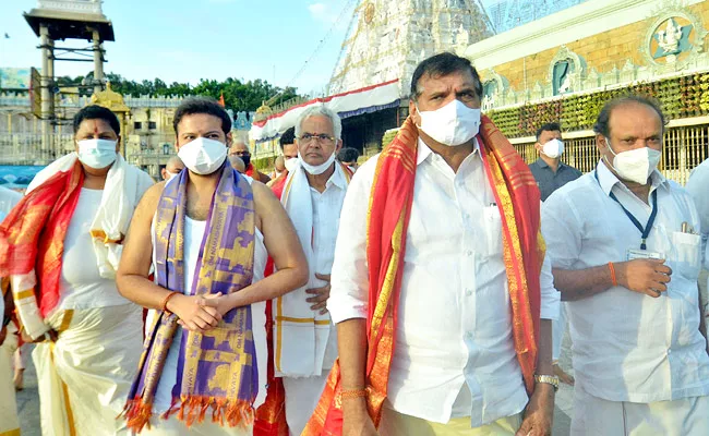 Minister Botsa SatyaNarayana And Three MLAs Visited Tirumala - Sakshi