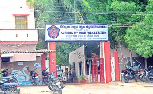 Constable Illegal Collection In Kurnool - Sakshi