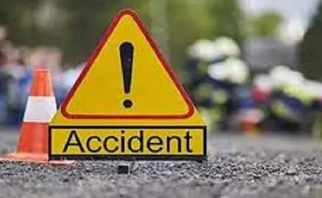 Hyderabad: Man Deceased In Road Accident Banjara Hills - Sakshi