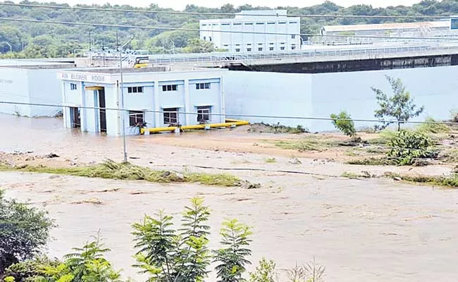 Mallaram Pump House Supplying Water To HMDA Drown In Flood Water - Sakshi