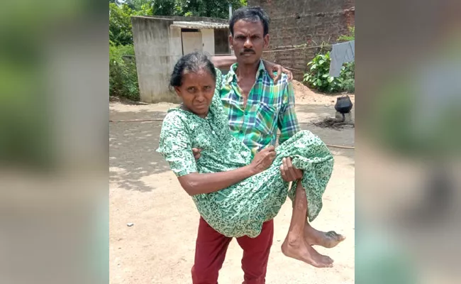 Husband Helping To Her Wife Alongwith 12 Years In Palvancha - Sakshi