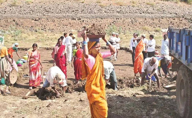 Fraud In MGNREGS Sheme In Nizamabad - Sakshi