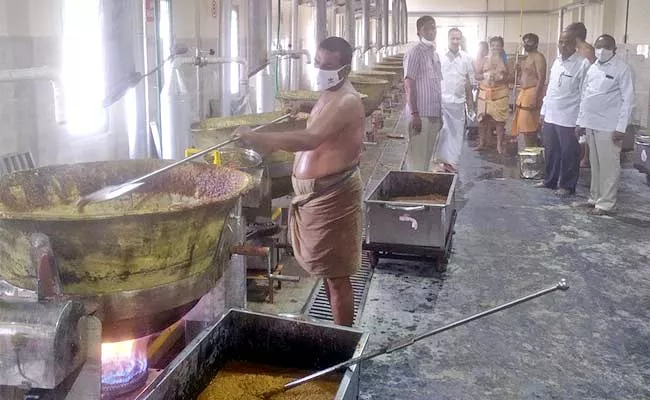 Annavaram Prasadam Ready Within 45 Minutes With New Machines - Sakshi