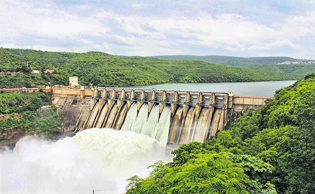 Water Flow Reduced Krishna Godavari River - Sakshi