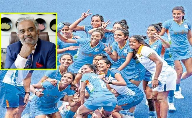 Savji Dholakia Announced House Or Car For Indian Women Hockey Players - Sakshi