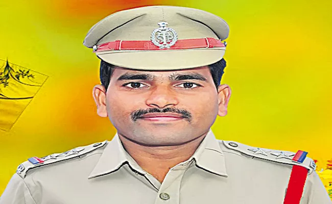 Remand For SI Srinivas Reddy For Molestation On Trainee Women SI - Sakshi