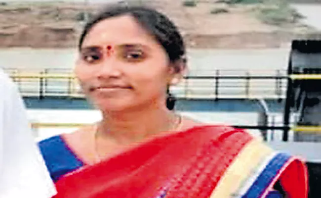 A woman who gave birth to two children and deceased after 15days - Sakshi