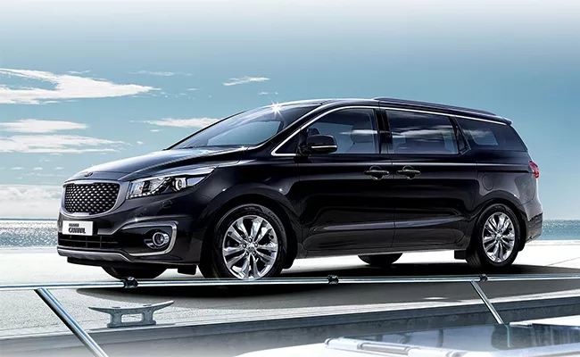 Kia Announce Special Discounts Upto 3.75lakh For Carnival Mpv - Sakshi