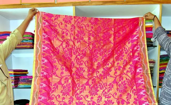 National Handloom Day: Special Story On Jamdani Sarees - Sakshi