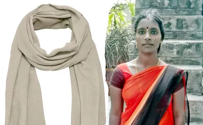 Bike Accident With Scarf: Women Take Last Breath In Yanam - Sakshi