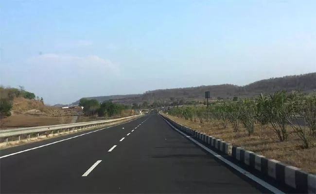 Central Road Transport Announces Seven New National Highways In Telangana Last Three Years - Sakshi