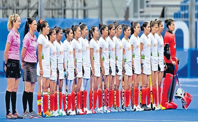 Indian Women's Hockey Team Will Fight For The Bronze Medal With Britain - Sakshi