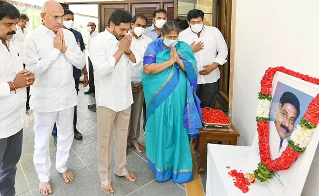 Cm YS Jagan Tribute To Jakkampudi Rammohan Rao - Sakshi