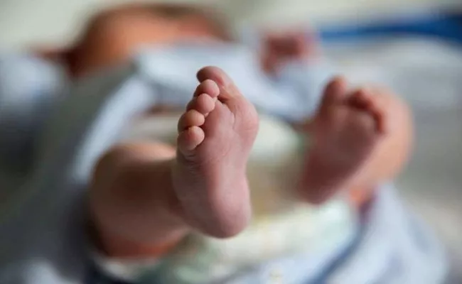 Woman Throws Newborn Out Of Clinic Window In Bengaluru - Sakshi