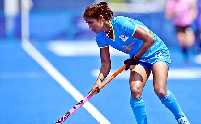 Uttarakhand government to give Rs 25 lakh to hockey player Vandana Katariya - Sakshi