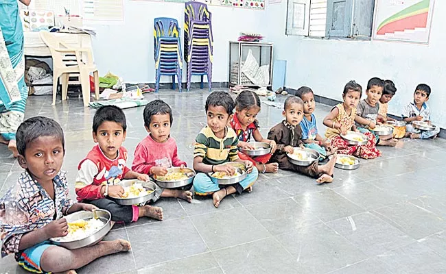 Telangana: Minister Harish Rao Program For Anganwadi Children In Siddipet - Sakshi