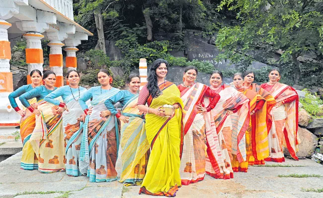 Narayanpet Handloom womens wearing her handloom Sarees - Sakshi