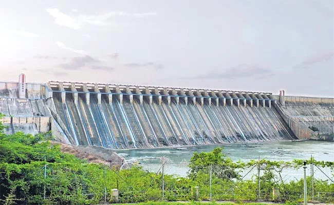 Floodwaters Leakage From The Gates Of Nagarjunasagar Project - Sakshi