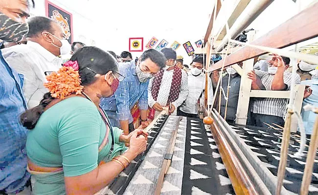 Telangana: Minister KTR Inspection Handloom Exhibition - Sakshi