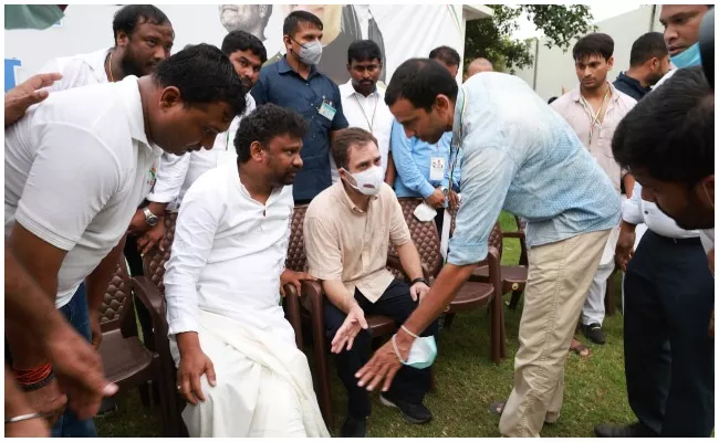  Rahul Gandhi Meets Telangana Youth Congress President Shiv Sena Reddy  - Sakshi